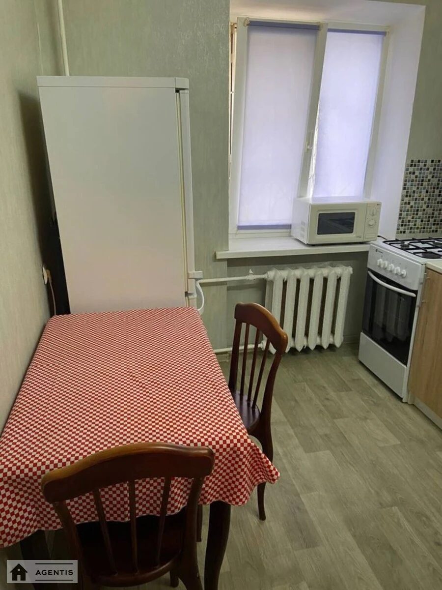 Сдам квартиру. 1 room, 30 m², 1st floor/5 floors. 3, Олени Теліги вул., Киев. 