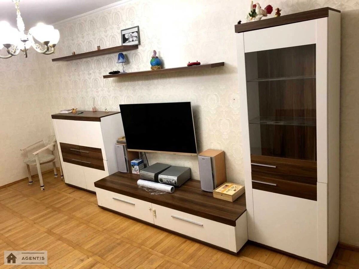 Apartment for rent. 3 rooms, 62 m², 8th floor/9 floors. 3, Mykoly Kybalchycha vul., Kyiv. 