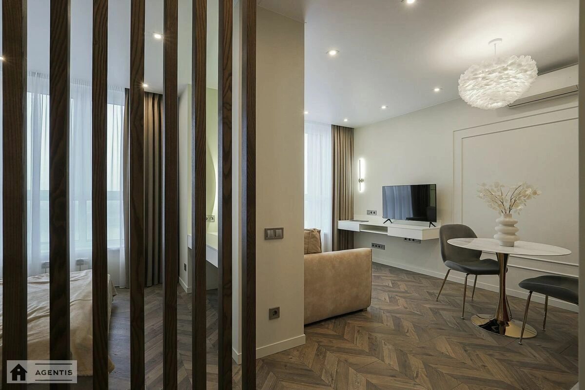 Apartment for rent. 1 room, 43 m², 23 floor/25 floors. 32, Stepana Bandery prosp. Moskovskyy, Kyiv. 