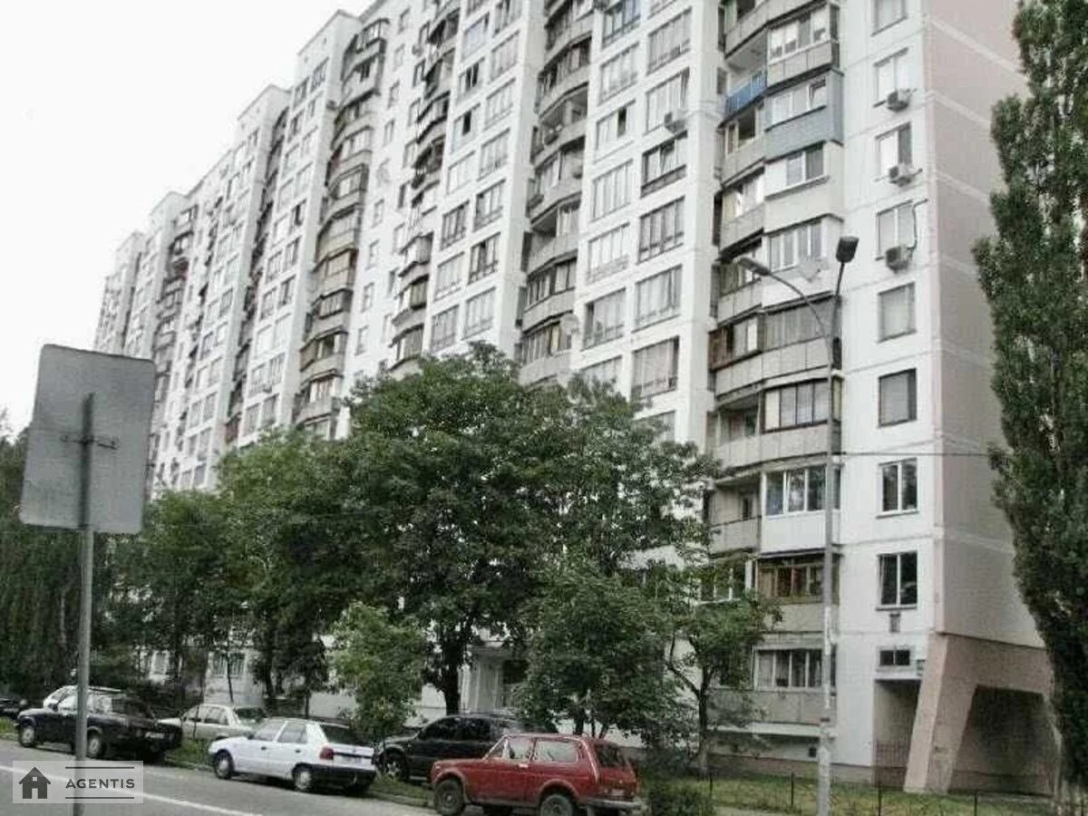 Сдам квартиру. 3 rooms, 72 m², 9th floor/16 floors. 12, Князя Романа Мстиславича 12, Киев. 