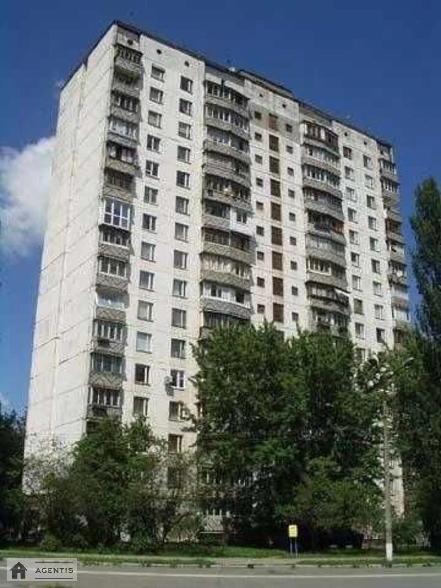 Apartment for rent. 3 rooms, 67 m², 2nd floor/16 floors. Desnyanskyy rayon, Kyiv. 