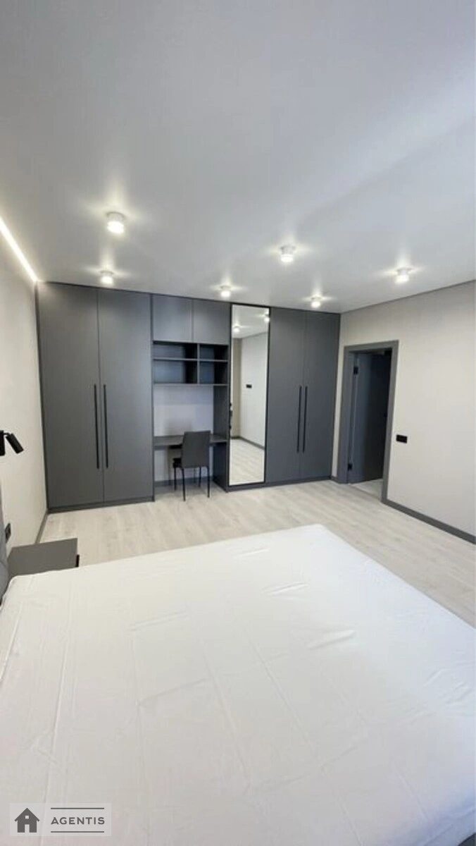 Apartment for rent. 2 rooms, 56 m², 18 floor/25 floors. 8, Mykilsko-Slobidska 8, Kyiv. 
