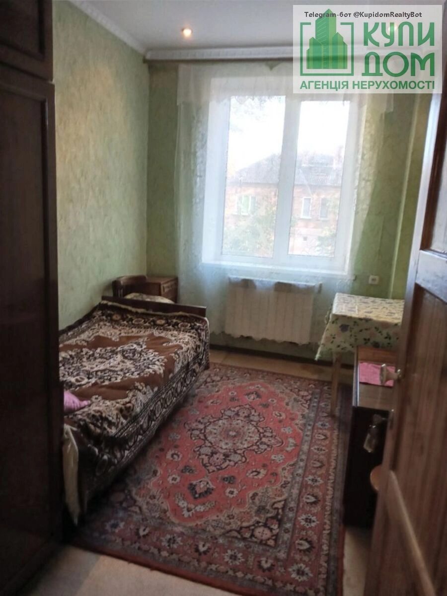 Apartments for sale. 3 rooms, 60 m², 3rd floor/3 floors. Korolenko vul., Kropyvnytskyy. 