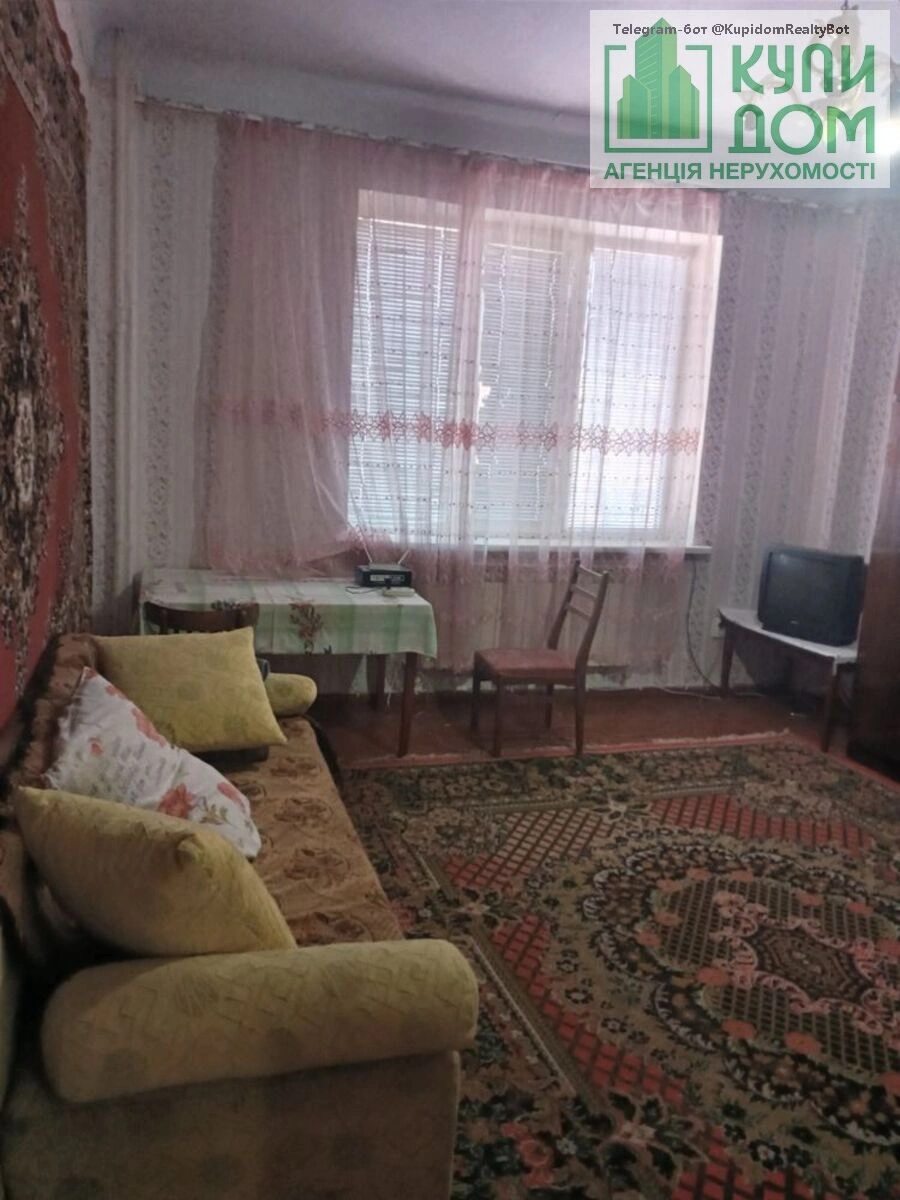 Apartments for sale. 3 rooms, 60 m², 3rd floor/3 floors. Korolenko vul., Kropyvnytskyy. 
