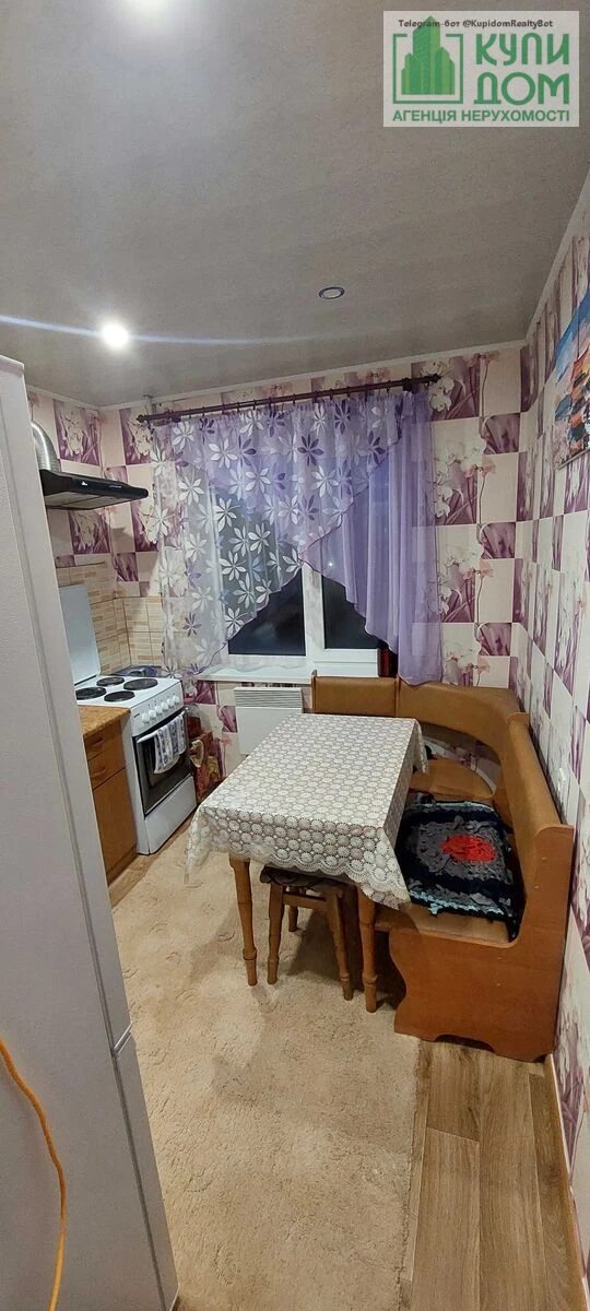 Продаж квартири 1 кімната, 38 m², 4 пов./9 поверхів. Вокзальна вулиця (Жовтневої Революції), Кропивницький. 