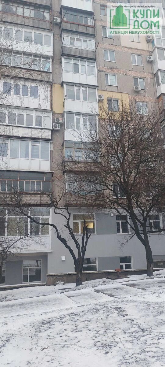 Продаж квартири 1 кімната, 38 m², 4 пов./9 поверхів. Вокзальна вулиця (Жовтневої Революції), Кропивницький. 