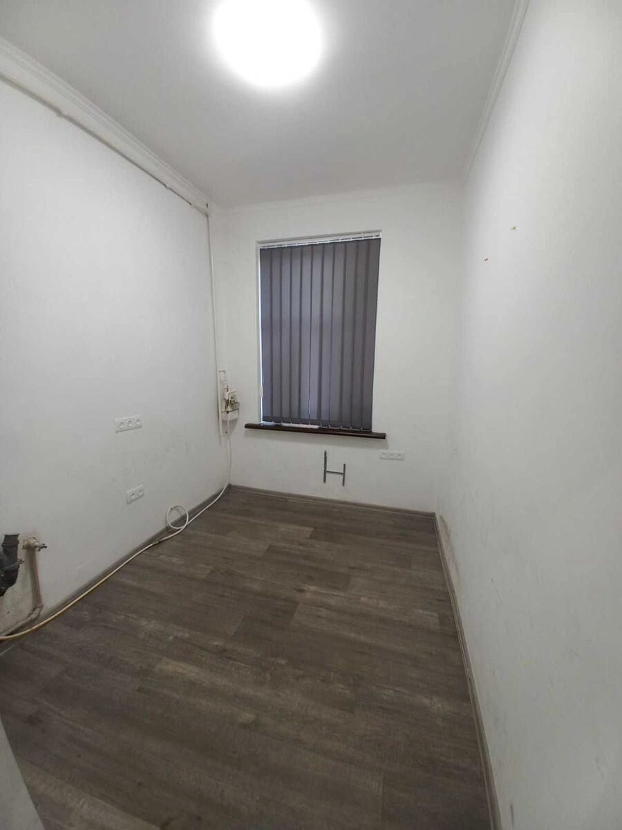 Продаж квартири. 1 room, 35 m², 1st floor/3 floors. Подільський (ленінський), Кропивницький. 