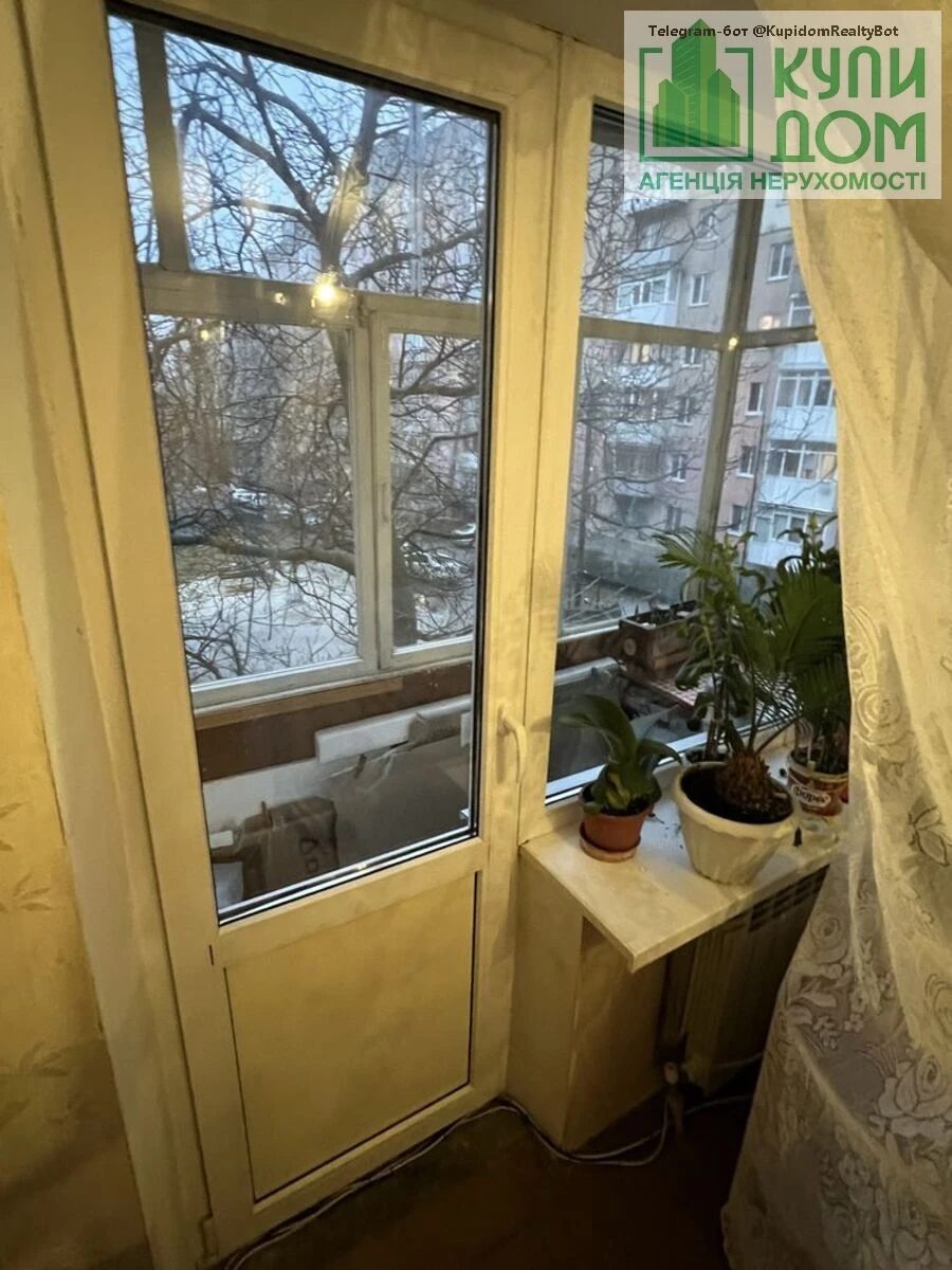 Apartments for sale. 3 rooms, 66 m², 2nd floor/9 floors. Fortechnyy kirovskyy, Kropyvnytskyy. 