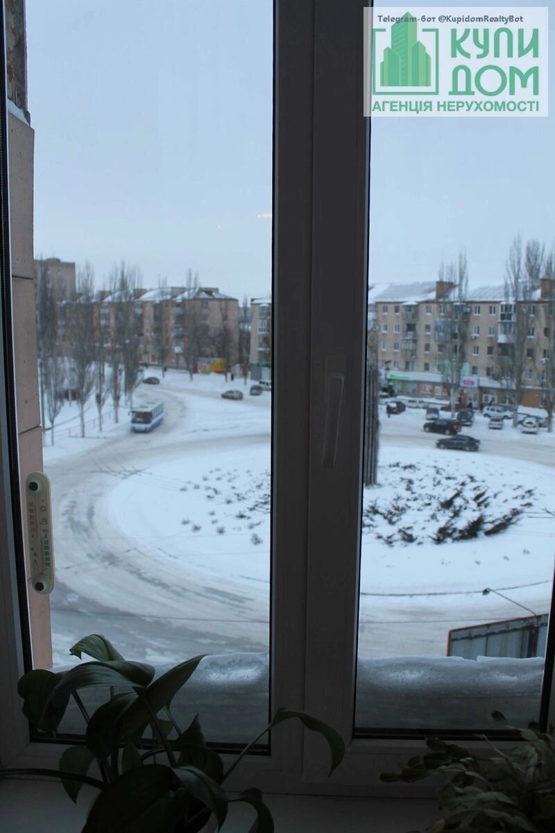 Apartments for sale. 3 rooms, 54 m², 5th floor/5 floors. Fortechnyy kirovskyy, Kropyvnytskyy. 