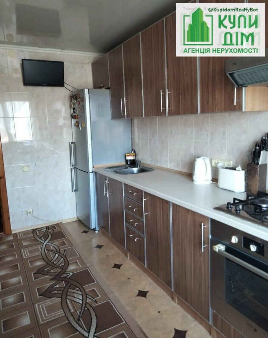 Продаж квартири 3 кімнати, 64 m², 9 пов./9 поверхів. Джерельний пров. (Родниковий), Кропивницький. 