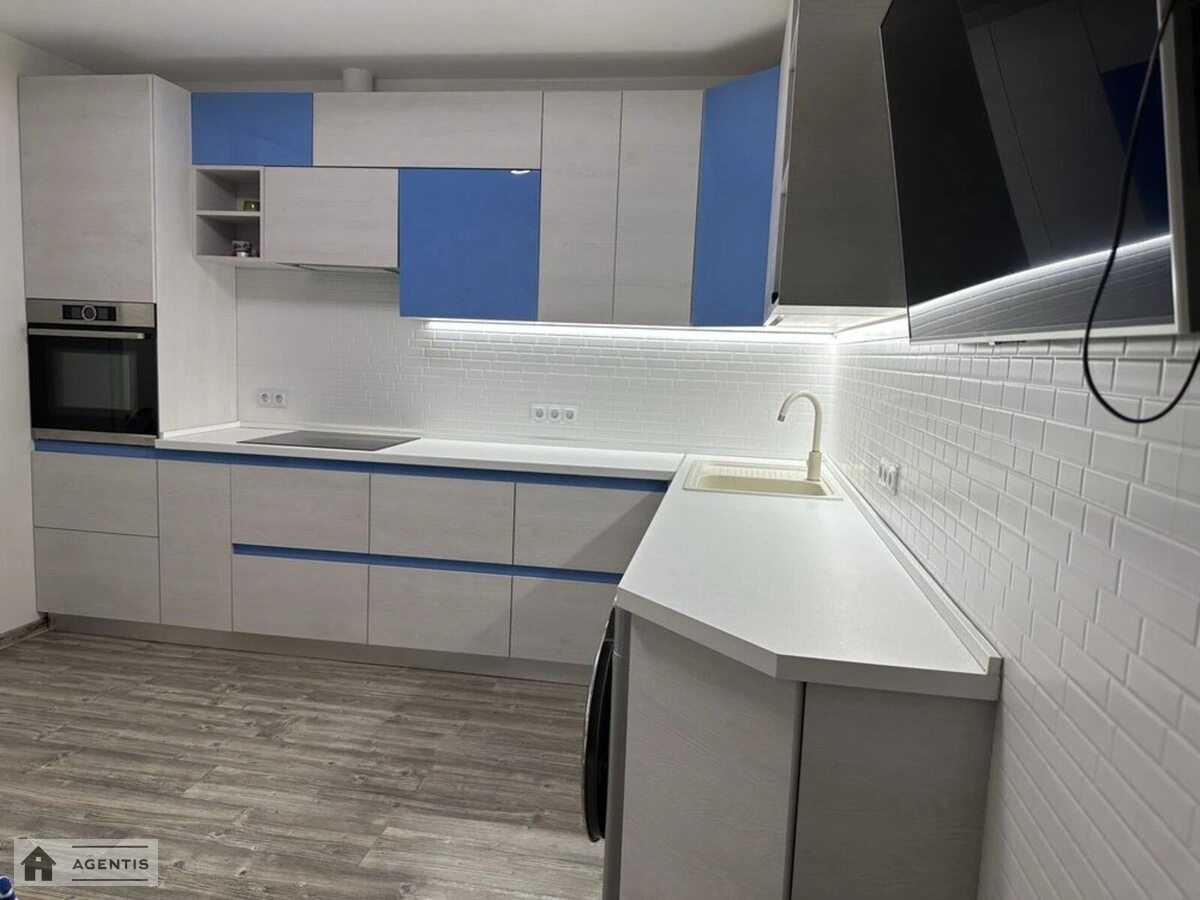Apartment for rent. 3 rooms, 120 m², 8th floor/16 floors. 8, Dragomanova 8, Kyiv. 