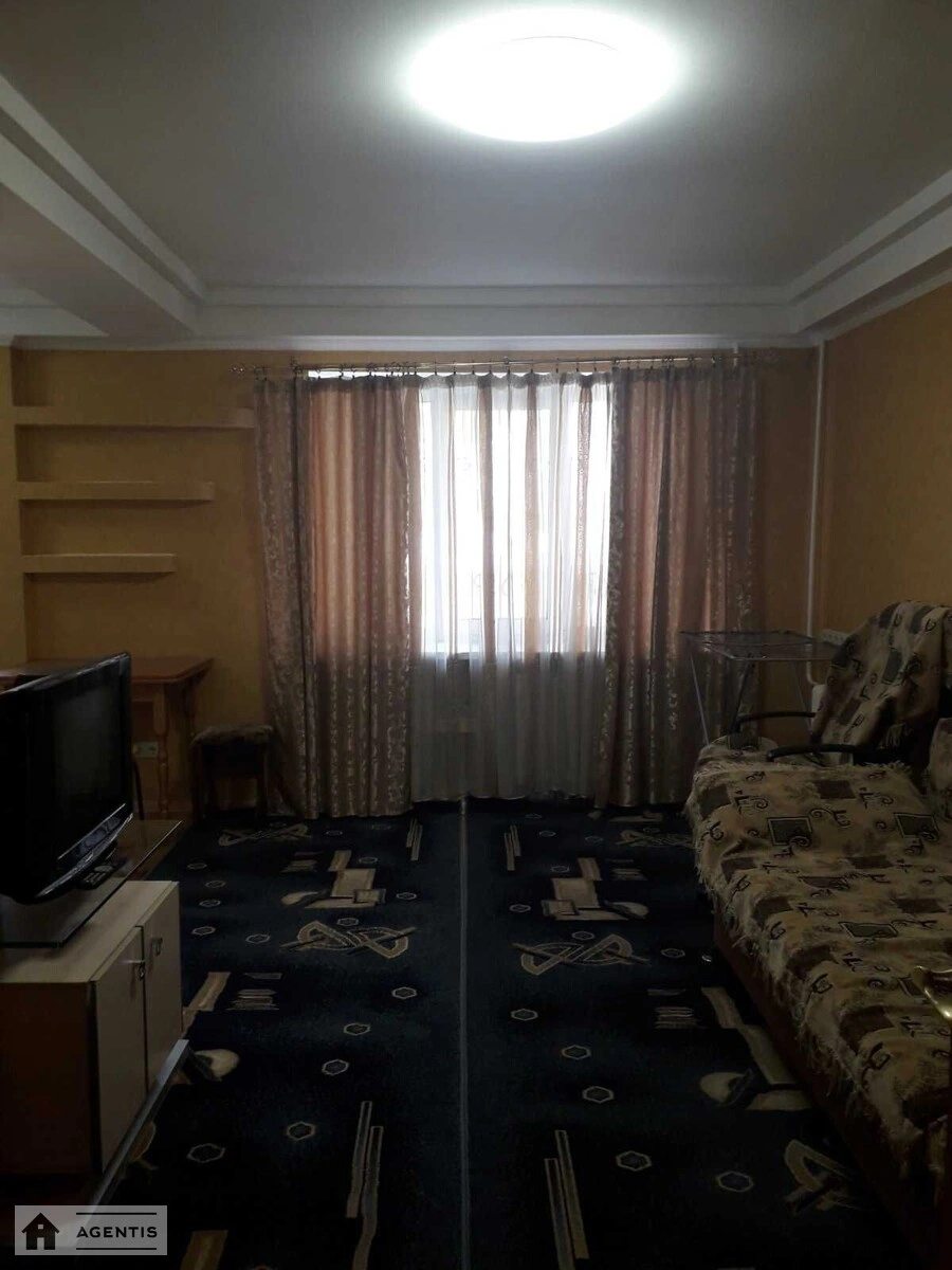 Apartment for rent. 2 rooms, 44 m², 1st floor/5 floors. 7, Akademika Korolova vul., Kyiv. 
