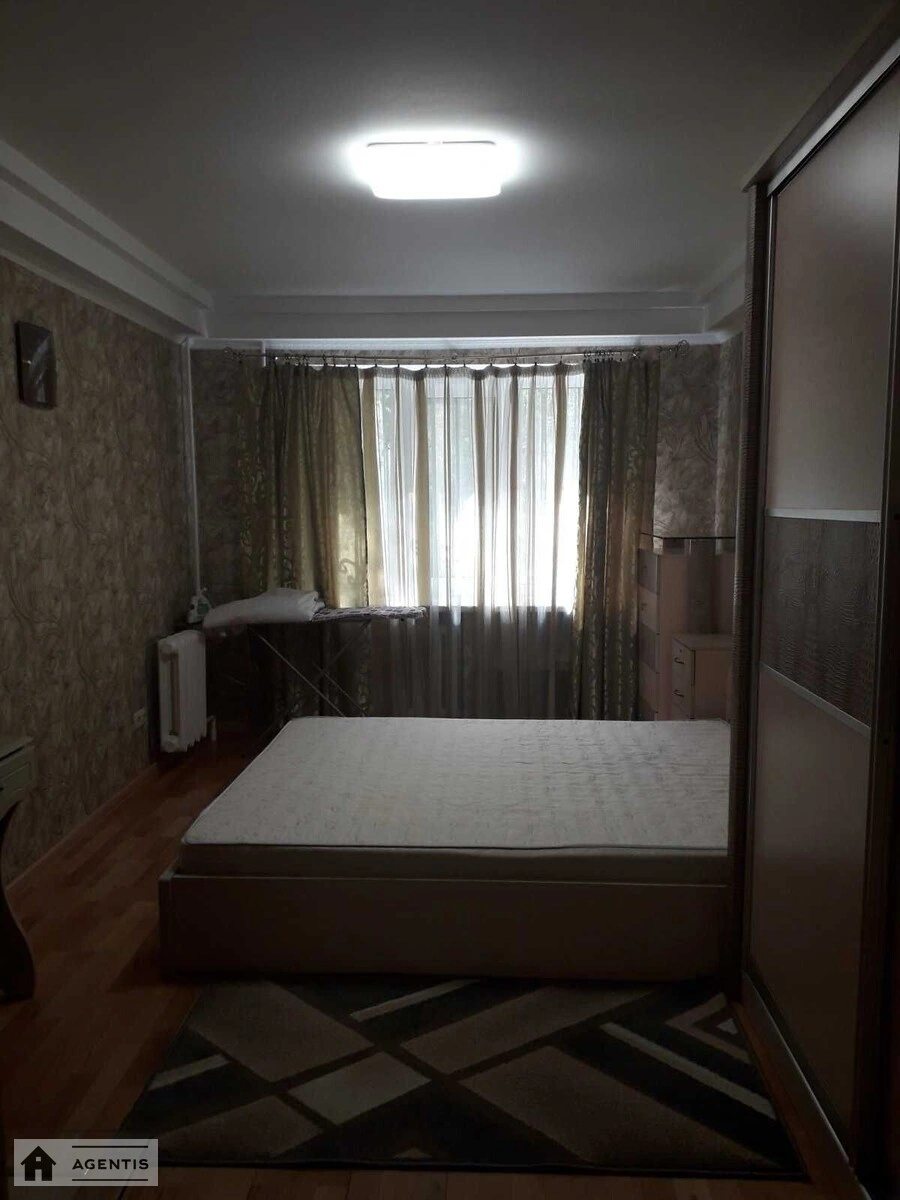 Сдам квартиру. 2 rooms, 44 m², 1st floor/5 floors. 7, Академіка Корольова вул., Киев. 