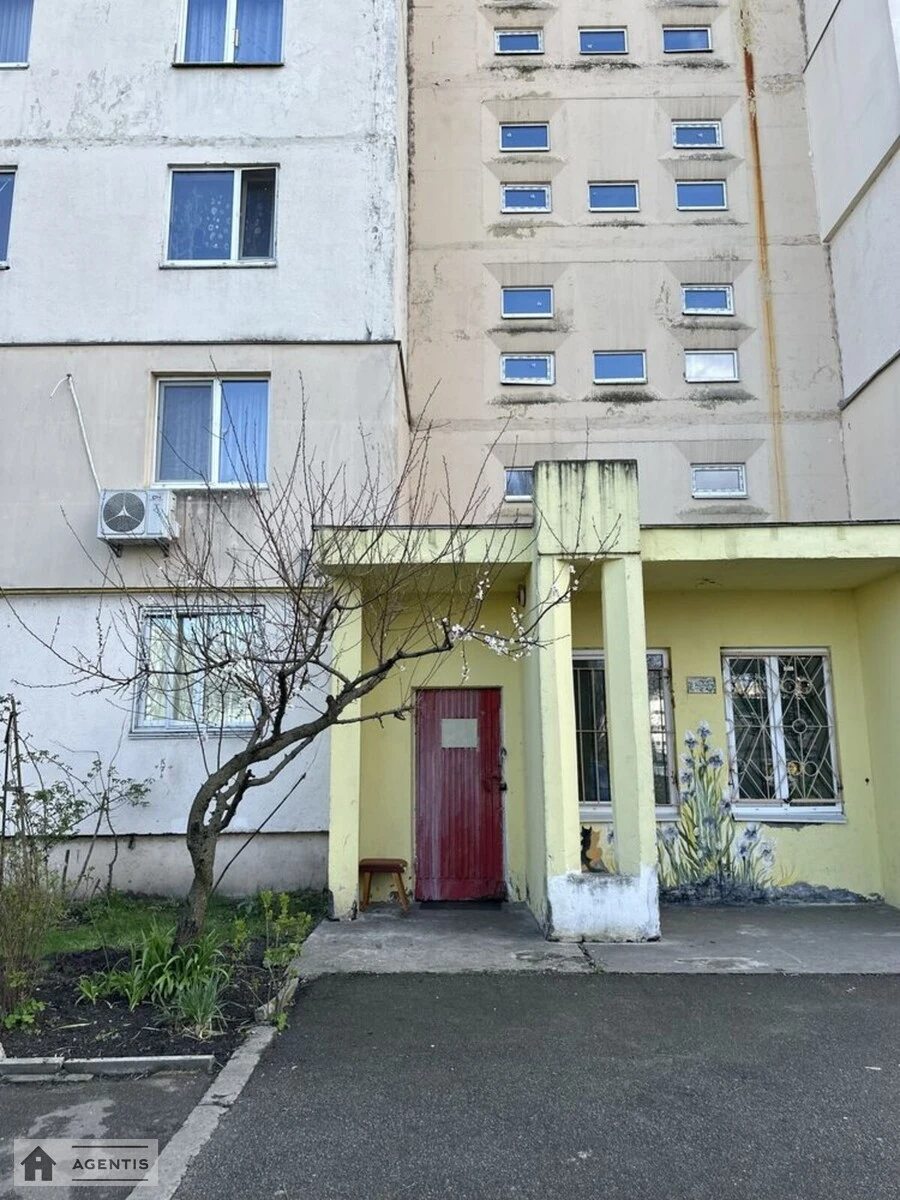 Сдам квартиру. 3 rooms, 70 m², 3rd floor/5 floors. Оболонский район, Киев. 