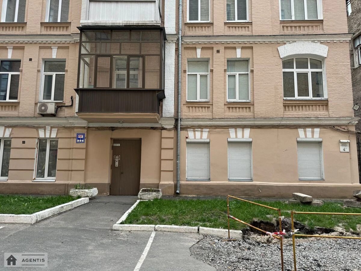 Сдам квартиру. 4 rooms, 111 m², 2nd floor/5 floors. 4, Михайла Грушевського вул., Киев. 