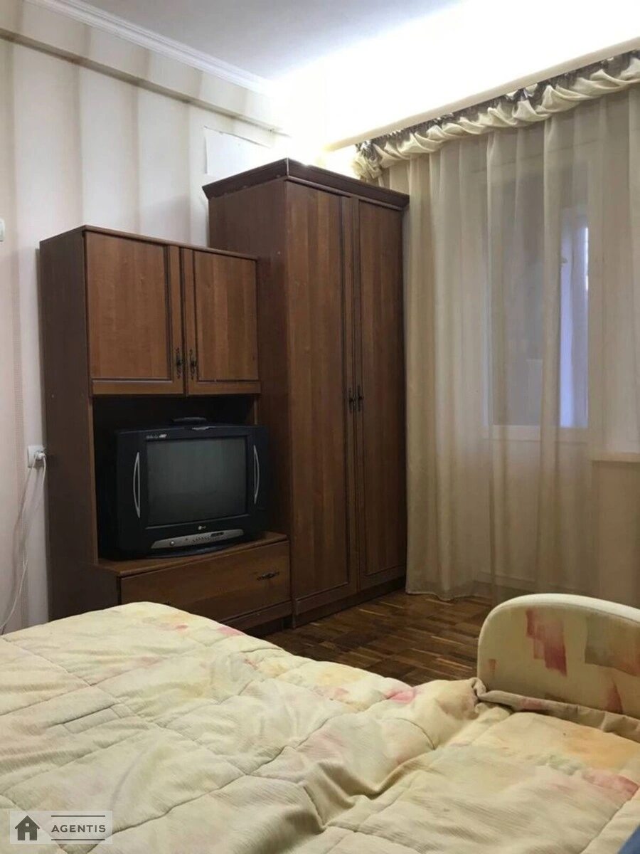 Apartment for rent. 1 room, 27 m², 1st floor/9 floors. 14, Obolonskiy 14, Kyiv. 
