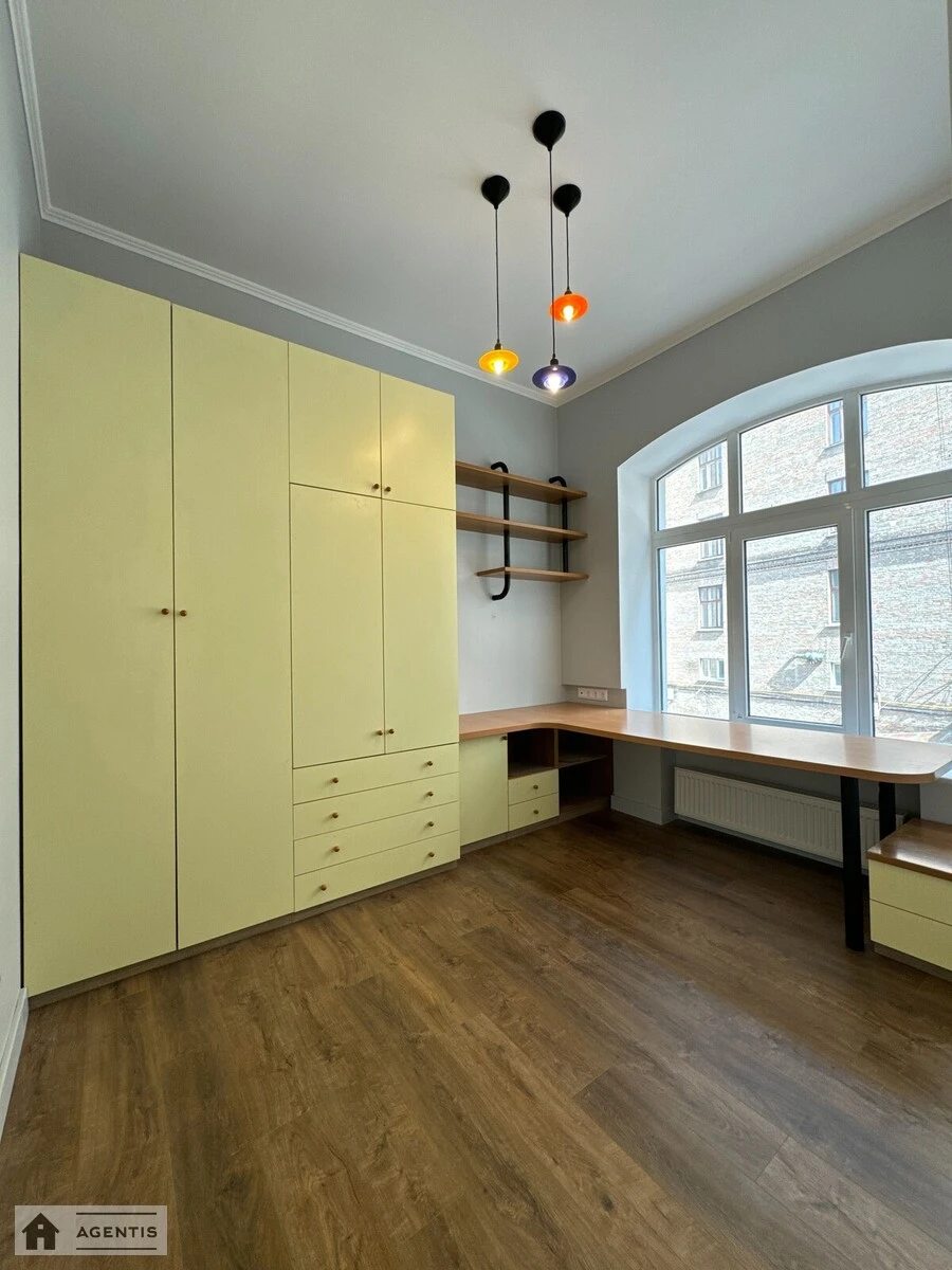 Apartment for rent. 4 rooms, 111 m², 2nd floor/5 floors. 4, Mykhayla Hrushevskoho vul., Kyiv. 