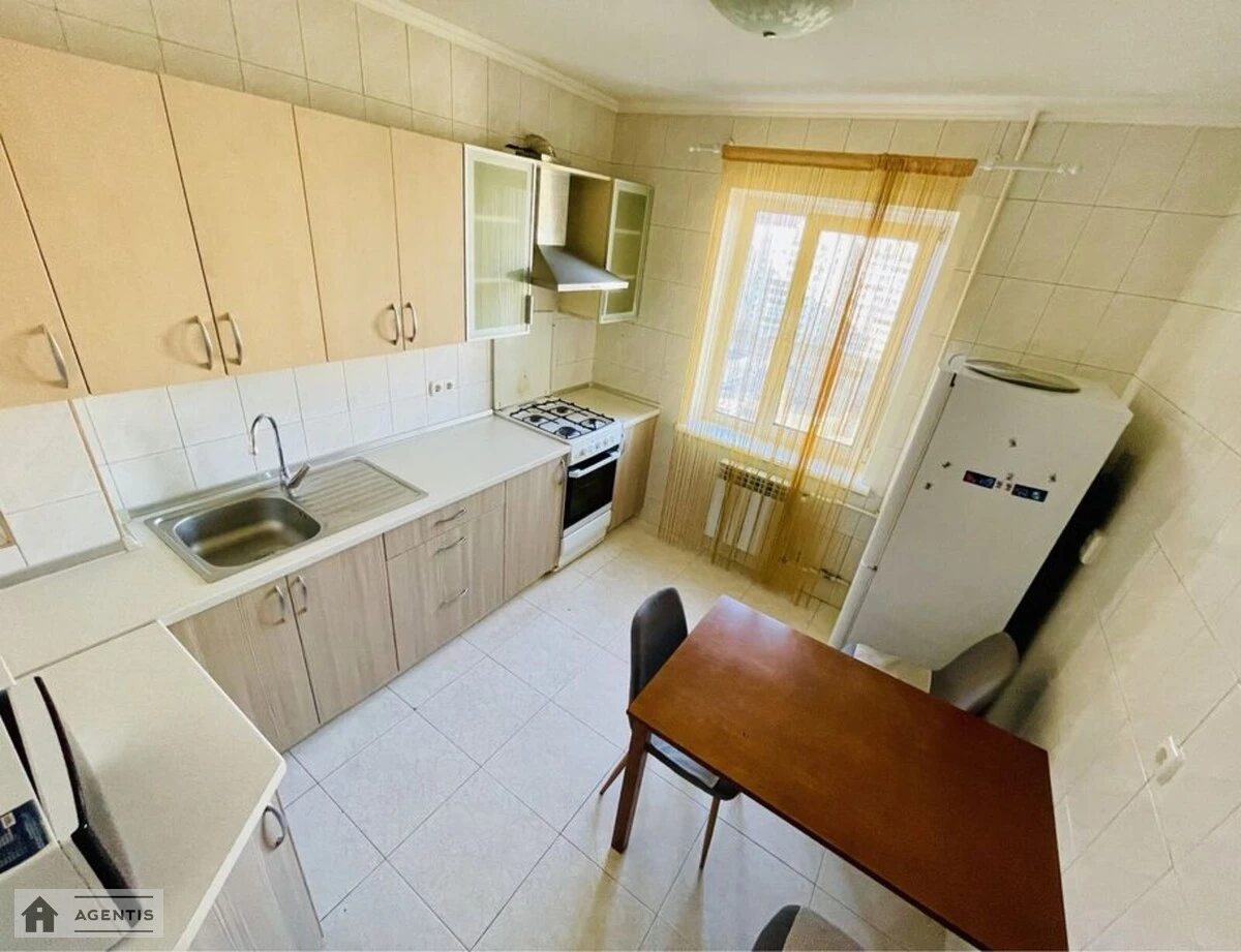 Apartment for rent. 3 rooms, 77 m², 10th floor/10 floors. Darnytskyy rayon, Kyiv. 