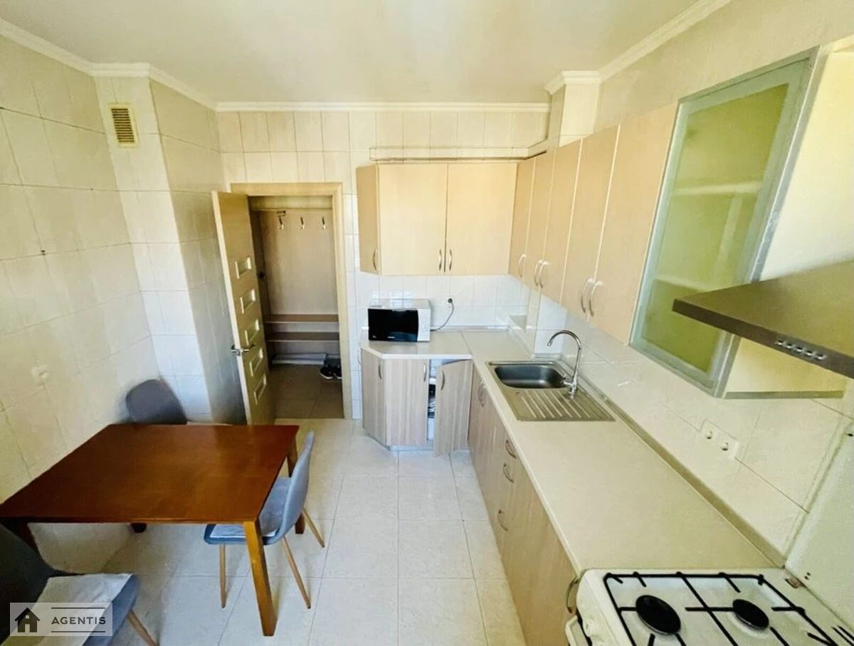 Apartment for rent. 3 rooms, 77 m², 10th floor/10 floors. Darnytskyy rayon, Kyiv. 