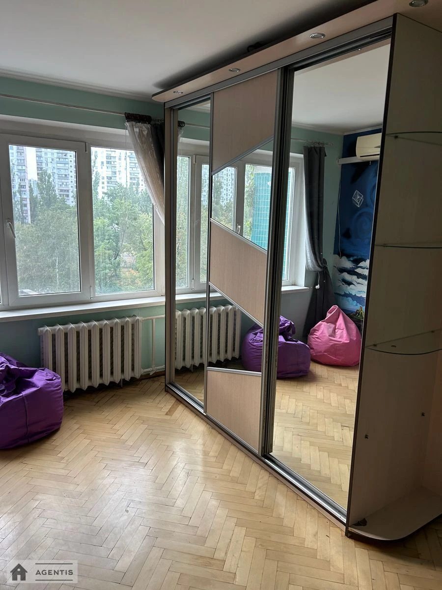 Apartment for rent. 3 rooms, 70 m², 5th floor/12 floors. Andriya Malyshka vul., Kyiv. 