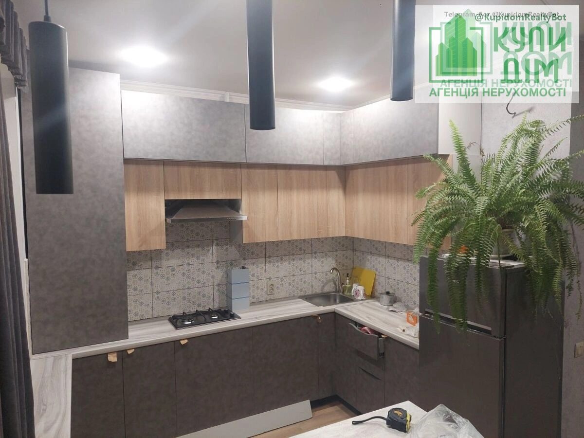 Продаж квартири 1 кімната, 38 m², 1 пов./9 поверхів. Фортечний (кіровський), Кропивницький. 