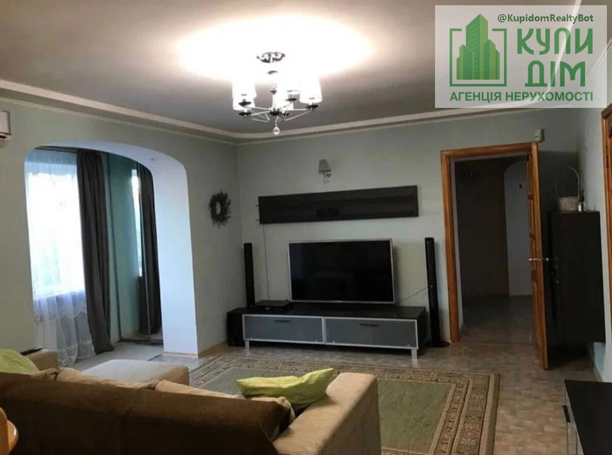 Продаж квартири 4 кімнати, 86 m², 2 пов./5 поверхів. Фортечний (кіровський), Кропивницький. 