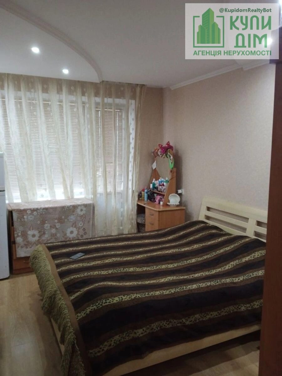 Apartments for sale 3 rooms, 57 m², 4th fl./5 floors. Prospekt Peremohy , Kropyvnytskyy. 