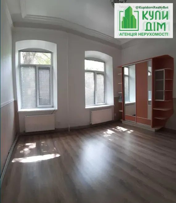 Продаж квартири 3 кімнати, 92 m², 2 пов./2 поверхи. Молодіжна вул., Кропивницький. 