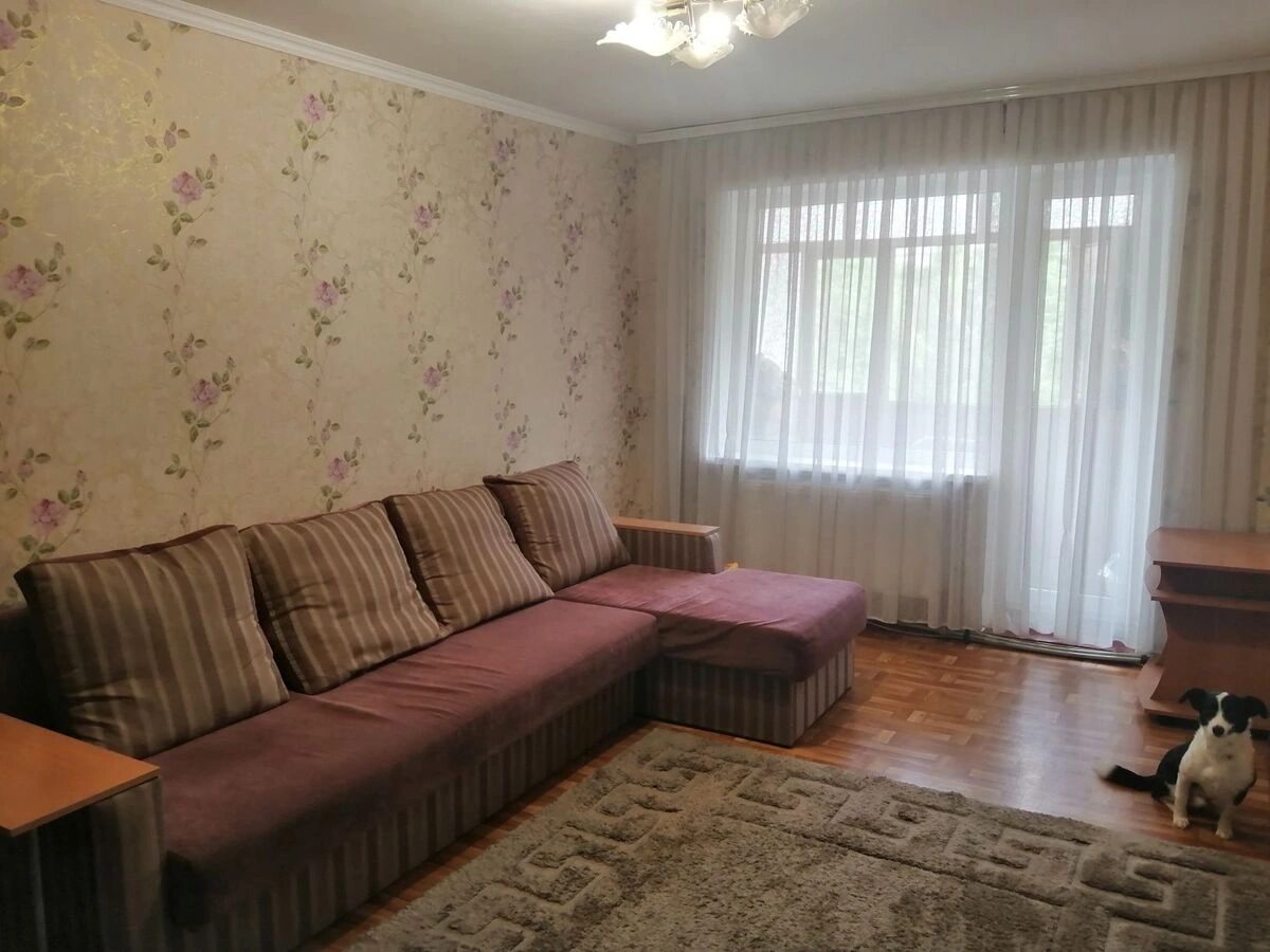 Apartments for sale. 4 rooms, 60 m², 3rd floor/5 floors. Vrubelya vul., Kropyvnytskyy. 