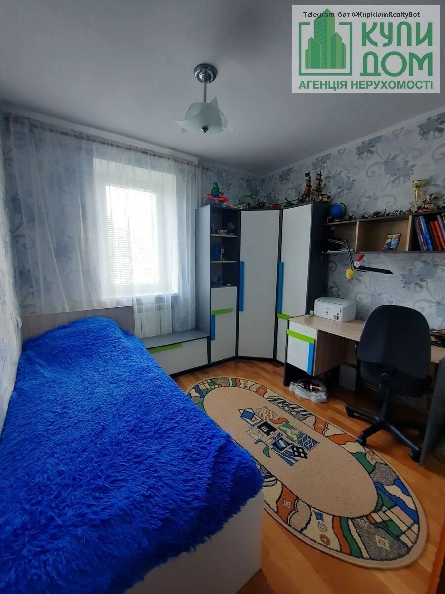 Продаж квартири 3 кімнати, 67 m², 1 пов./9 поверхів. Сергея Сенчева улица (Воздухофлотская), Кропивницький. 