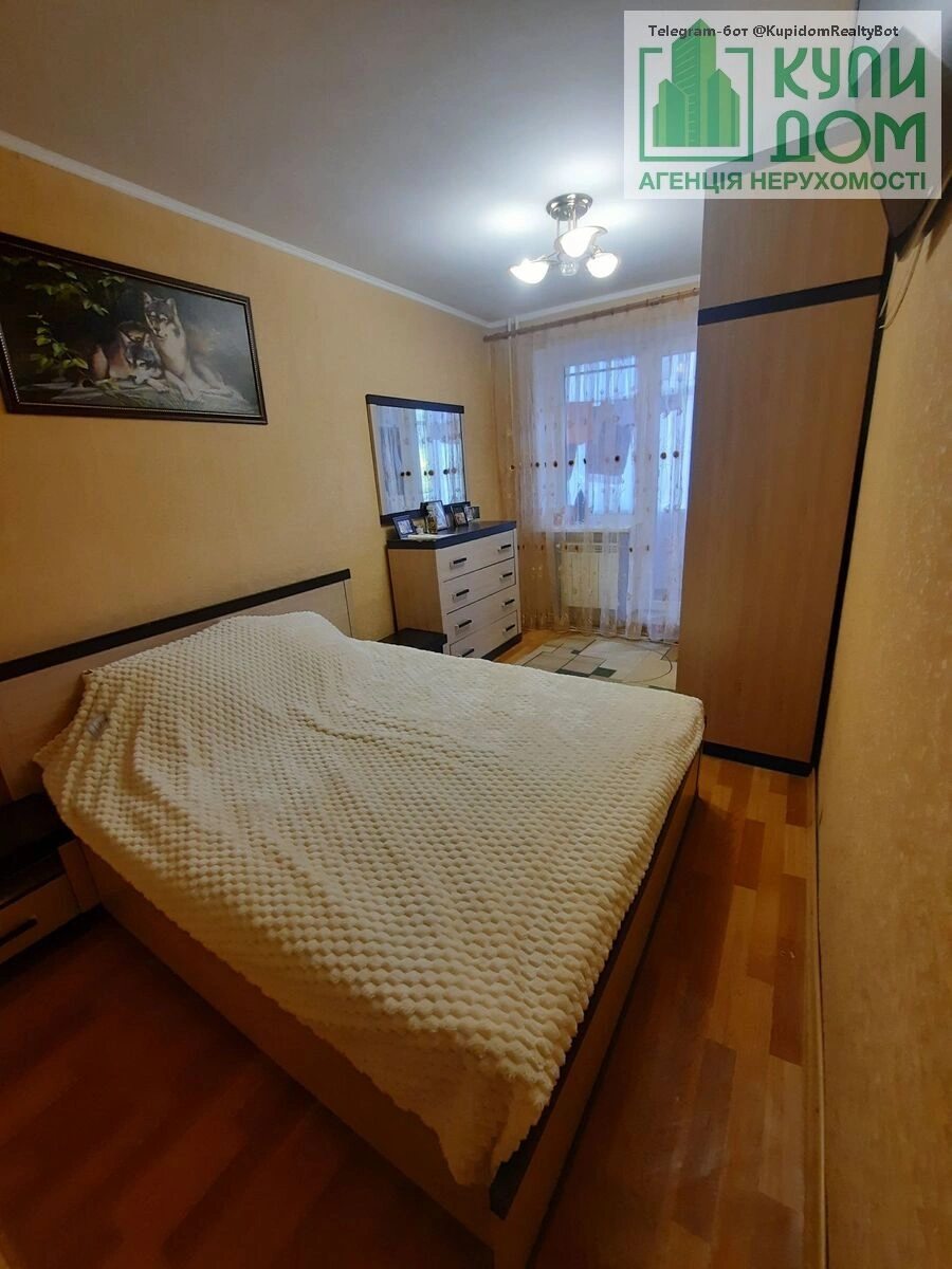 Продаж квартири 3 кімнати, 67 m², 1 пов./9 поверхів. Сергея Сенчева улица (Воздухофлотская), Кропивницький. 