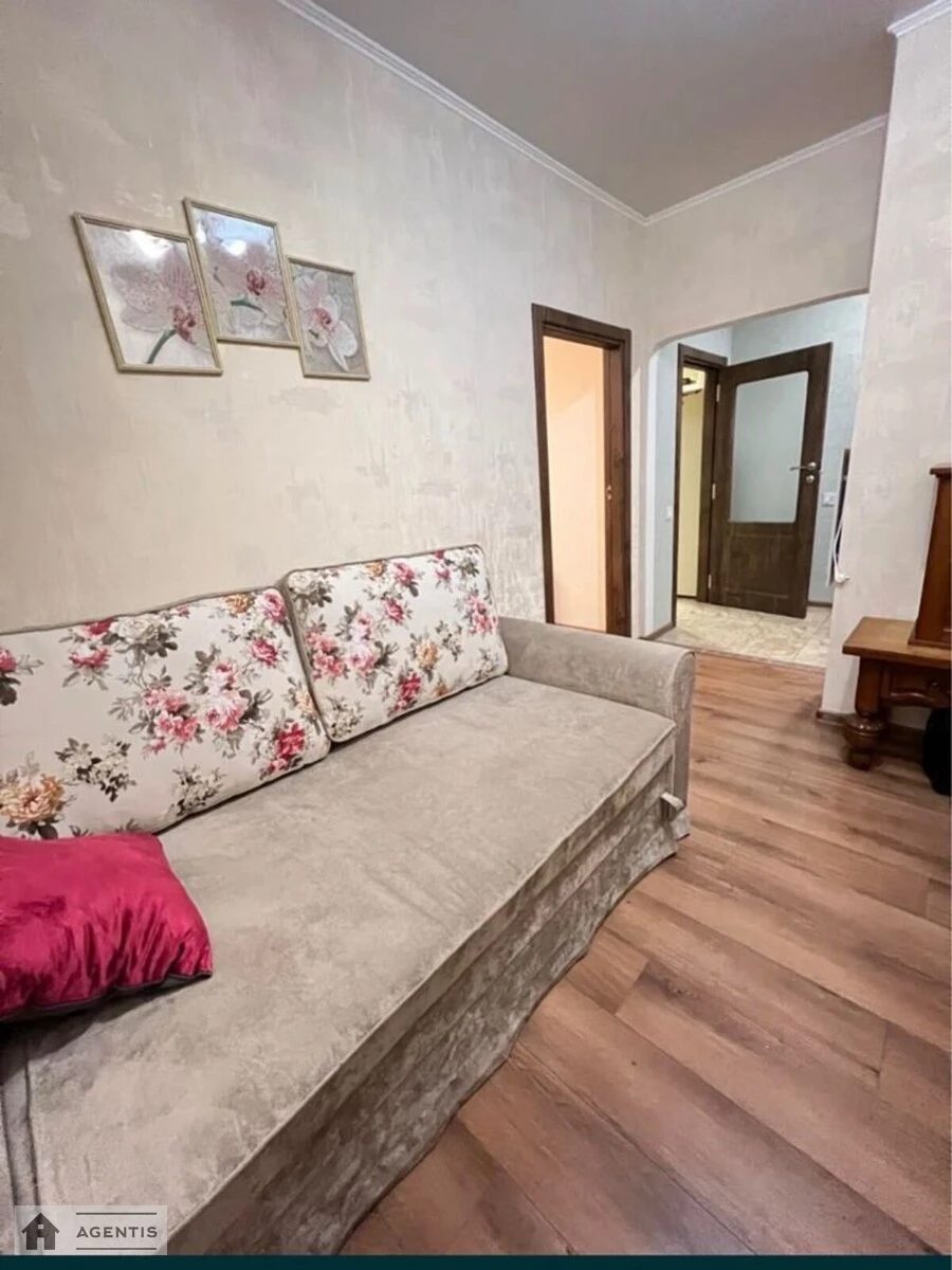 Apartment for rent. 2 rooms, 42 m², 3rd floor/4 floors. 30, Voloshkova , Sofiyivska Borshchahivka. 
