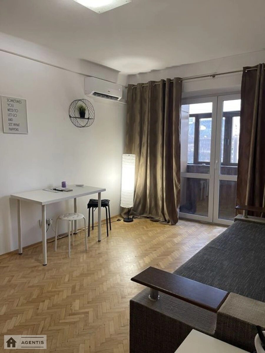 Apartment for rent. 1 room, 40 m², 8th floor/9 floors. 9, Ivana Mykolaychuka vul. Serafymovycha, Kyiv. 