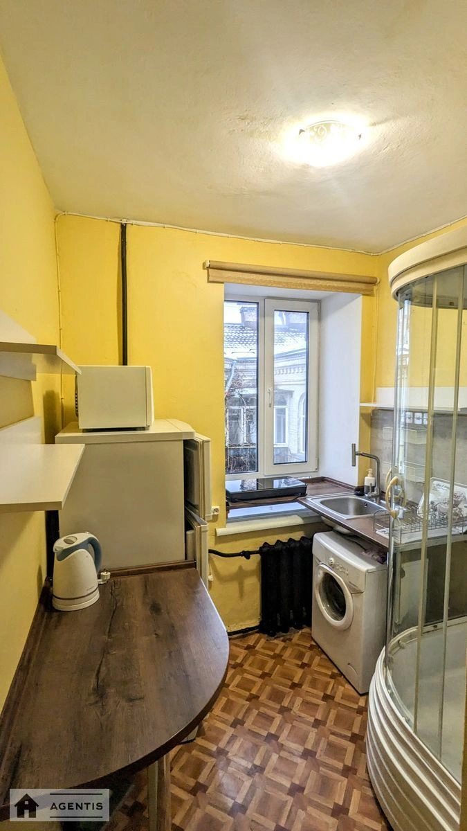 Apartment for rent. 1 room, 24 m², 5th floor/5 floors. 24, Mezhygirska 24, Kyiv. 