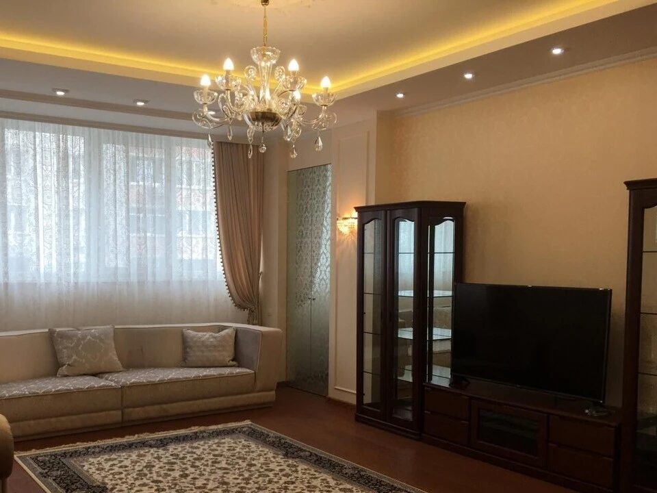 Apartment for rent. 4 rooms, 140 m², 7th floor/19 floors. Andriya Verkhohlyada vul. Mykhayla Drahomirova, Kyiv. 