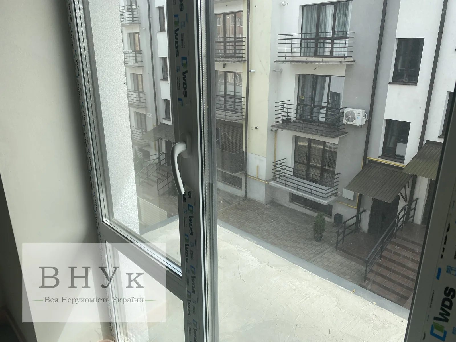 Apartments for sale. 2 rooms, 58 m², 3rd floor/4 floors. Kvitky Tsisyk , Ternopil. 