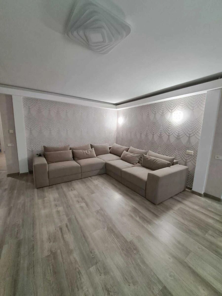 Apartments for sale 3 rooms, 99 m², 4th fl./14 floors. 18, Peremohy , Kropyvnytskyy. 