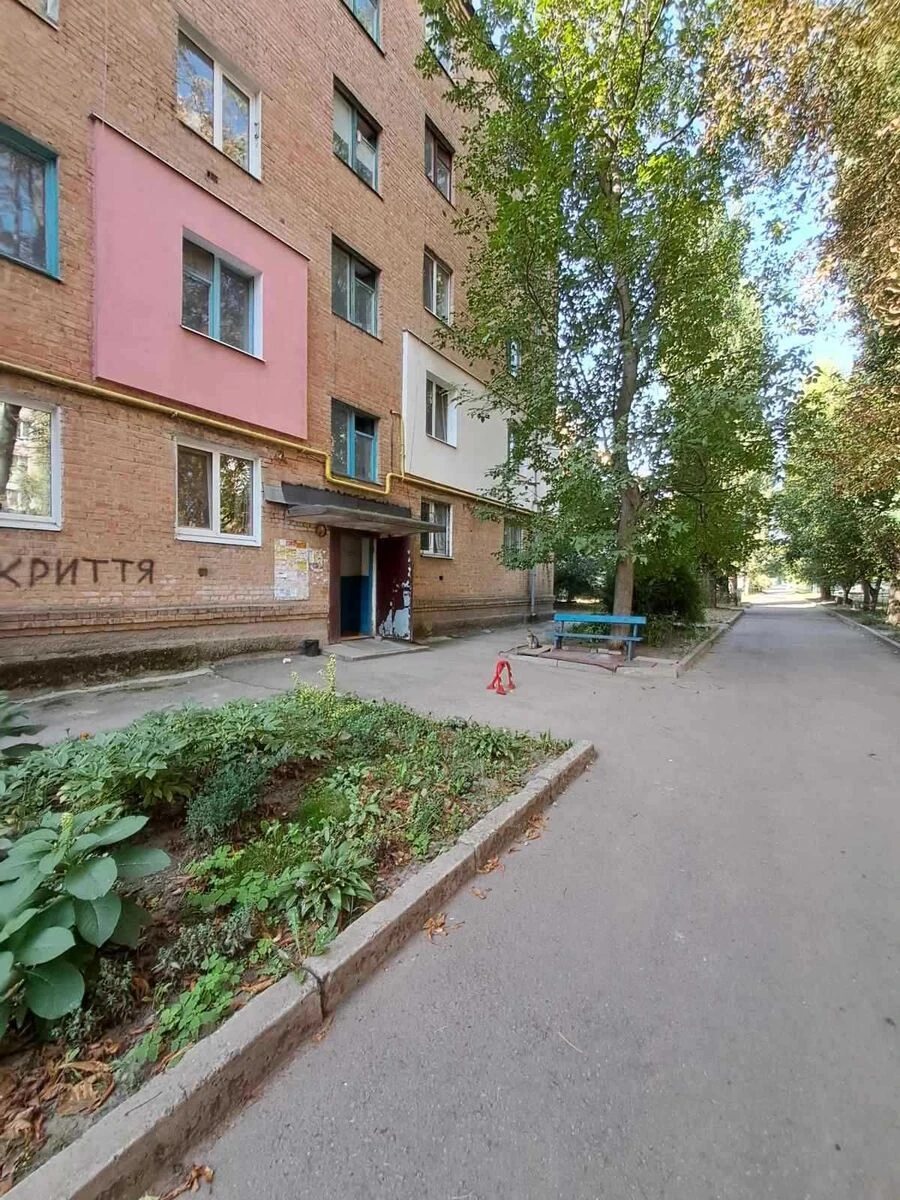 Apartments for sale. 2 rooms, 40 m², 1st floor/5 floors. Fortechnyy kirovskyy, Kropyvnytskyy. 