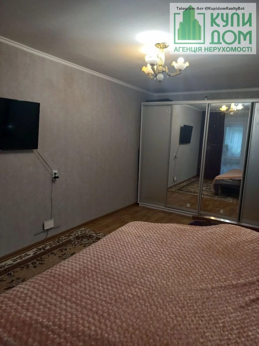 Apartments for sale. 1 room, 39 m², 1st floor/4 floors. Fortechnyy kirovskyy, Kropyvnytskyy. 