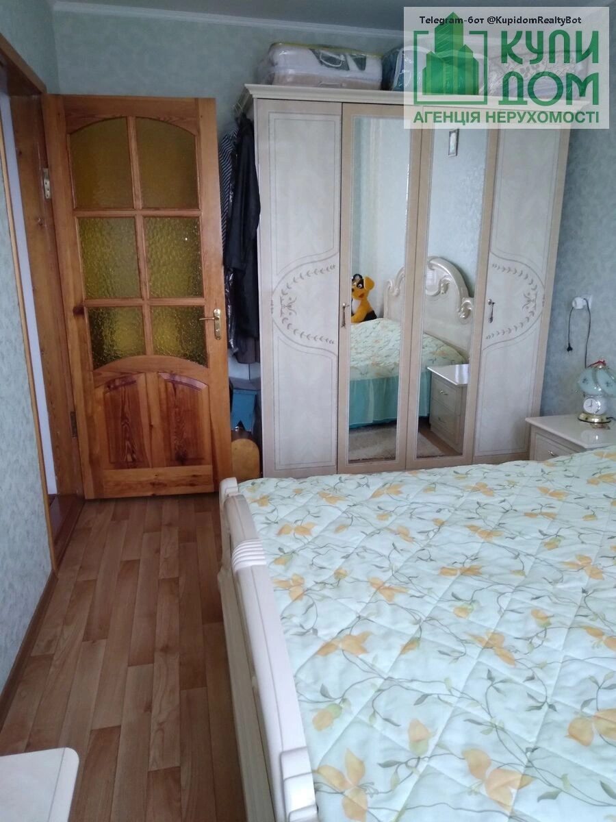 Продаж квартири 3 кімнати, 64 m², 3 пов./3 поверхи. Фортечний (кіровський), Кропивницький. 