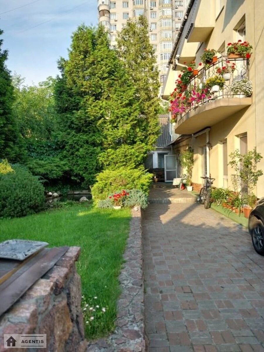 Apartment for rent. 1 room, 35 m², 1st floor/3 floors. Beresteyskyy prosp. Peremohy, Kyiv. 