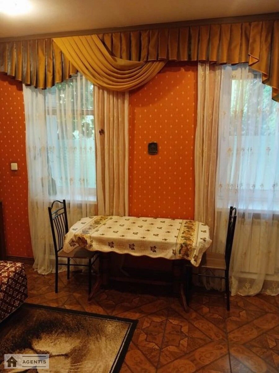 Apartment for rent. 1 room, 35 m², 1st floor/3 floors. Beresteyskyy prosp. Peremohy, Kyiv. 