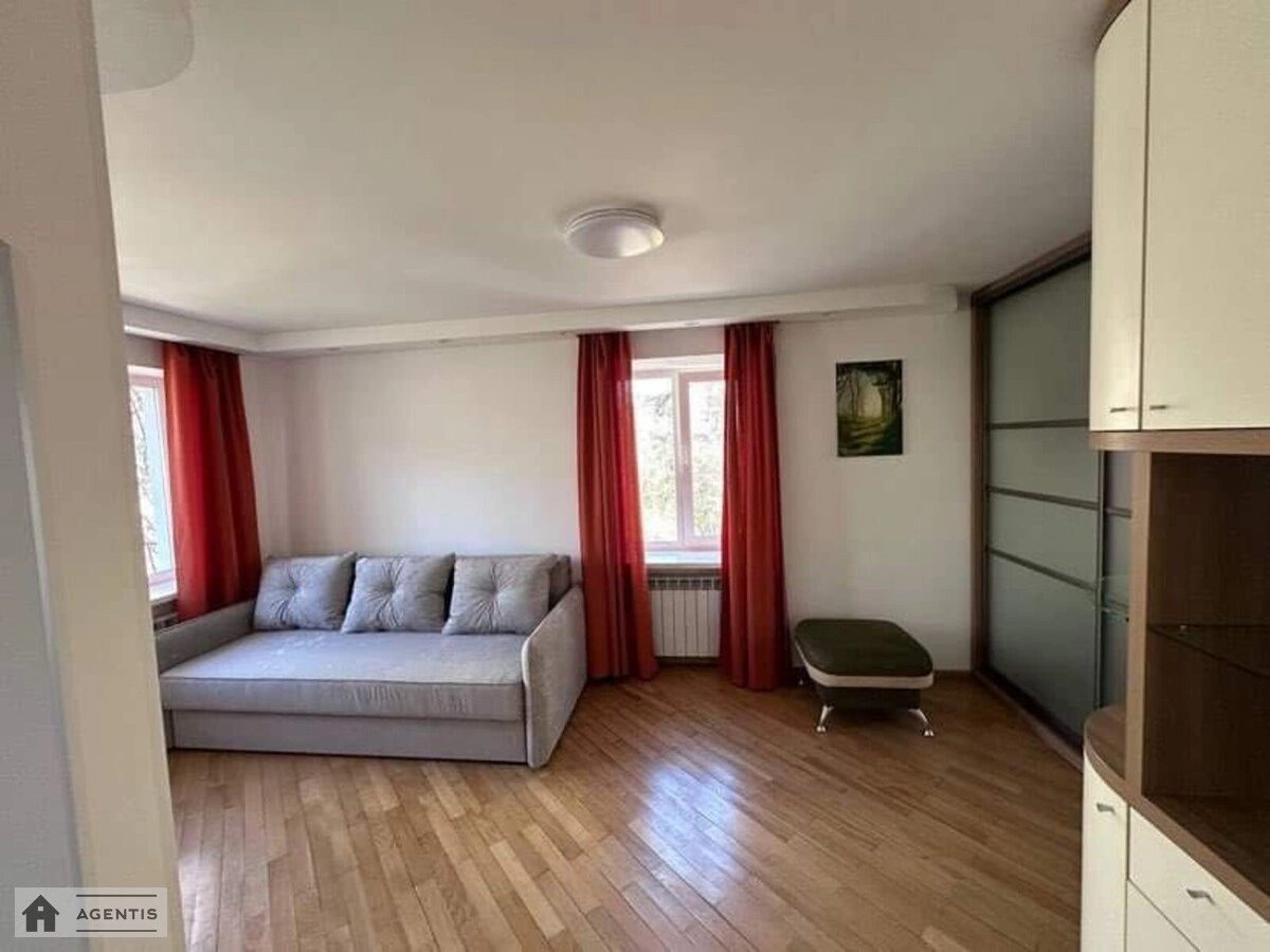 Apartment for rent. 1 room, 30 m², 4th floor/5 floors. Andriya Verkhohlyada vul. Mykhayla Drahomirova, Kyiv. 