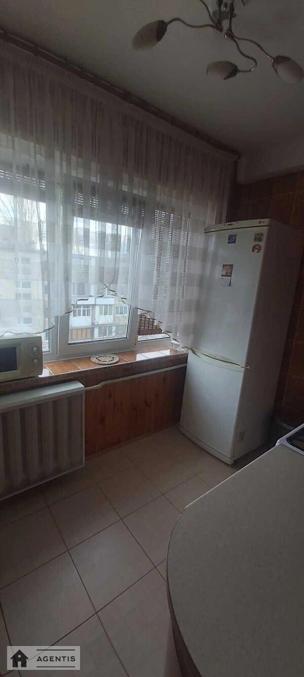 Apartment for rent. 2 rooms, 45 m², 5th floor/5 floors. 21, Kubanskoyi Ukrayiny vul. Marshala Zhukova, Kyiv. 