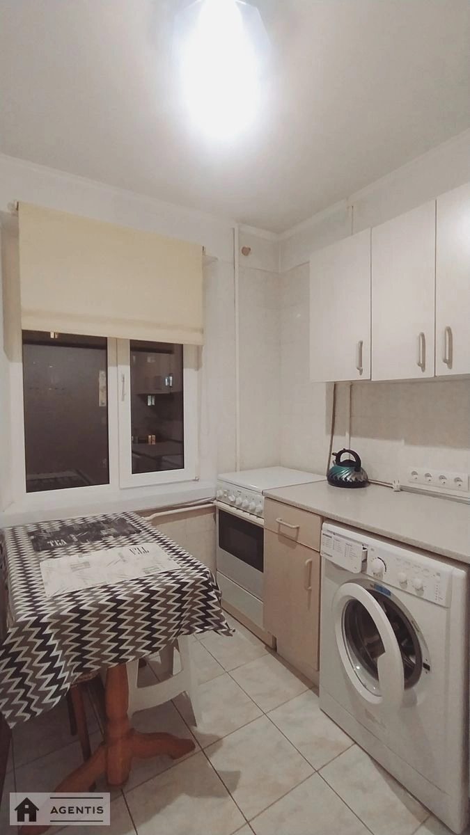 Apartment for rent. 2 rooms, 48 m², 6th floor/9 floors. 40, Milutenka 40, Kyiv. 