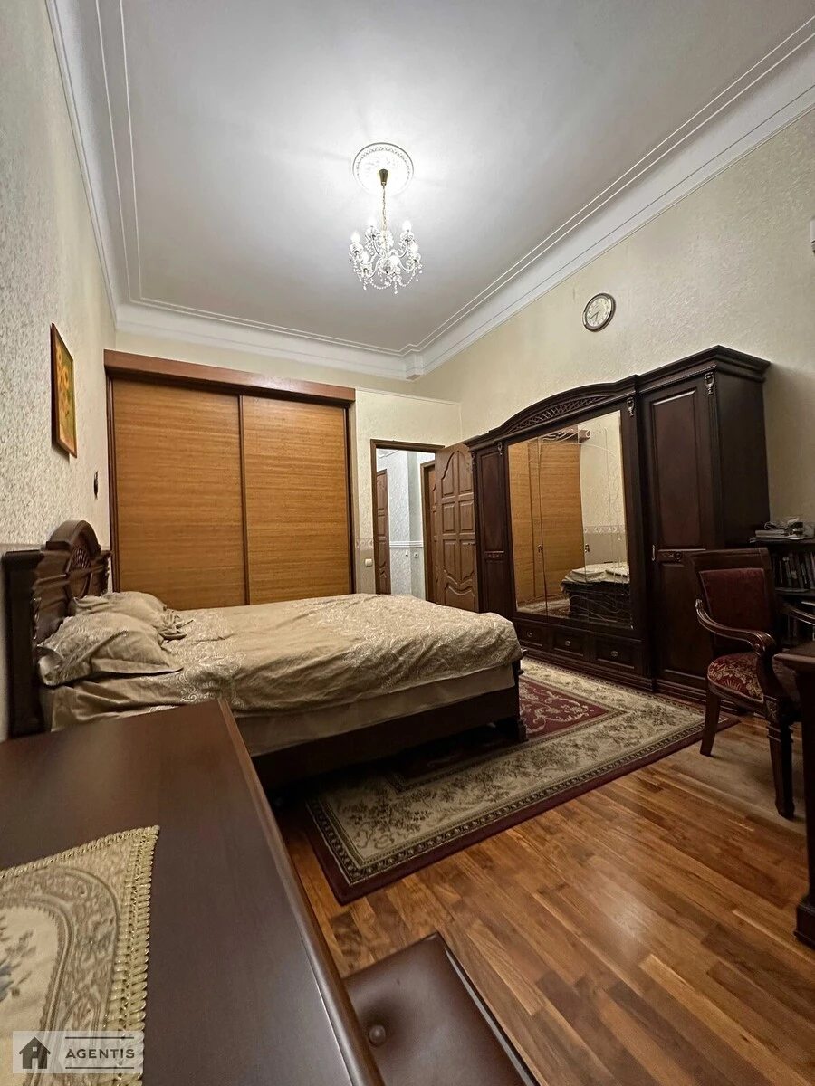 Apartment for rent. 4 rooms, 156 m², 5th floor/8 floors. Antonovycha vul. Horkoho, Kyiv. 