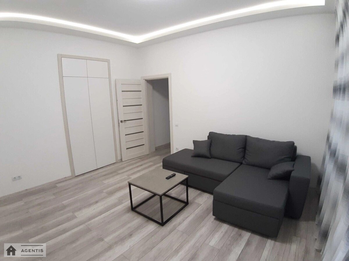 Сдам квартиру 2 комнаты, 63 m², 2 эт./4 этажа. 10, Пирогова 10, Киев. 