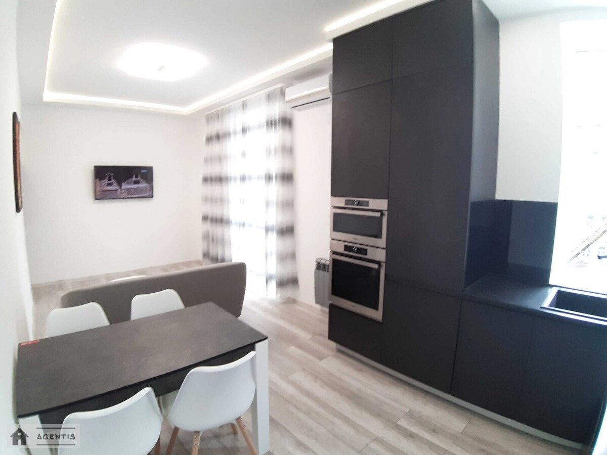 Apartment for rent. 2 rooms, 63 m², 2nd floor/4 floors. 10, Pyrogova 10, Kyiv. 