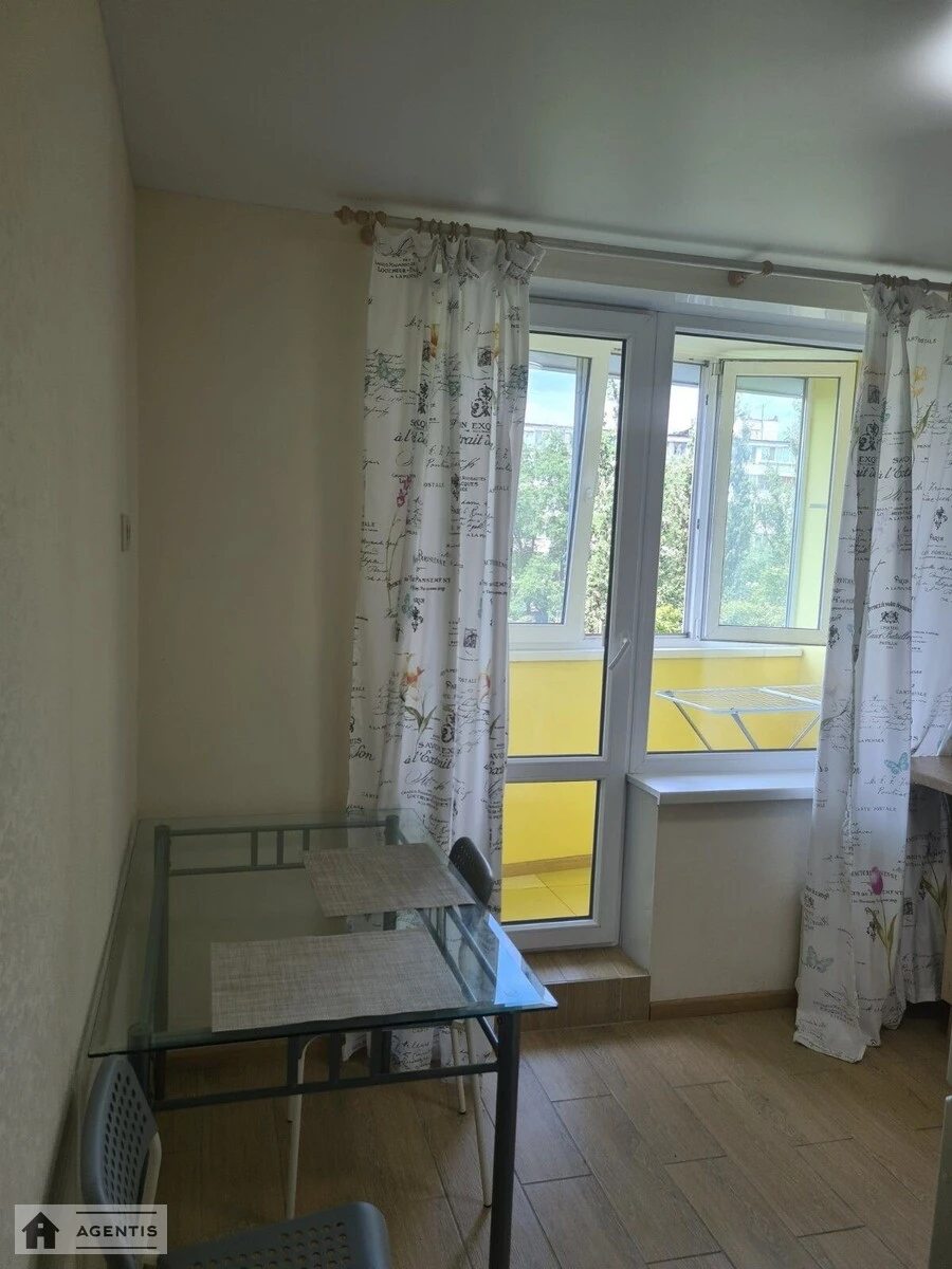 Apartment for rent. 1 room, 29 m², 4th floor/17 floors. Ihorya Shamo bulv. Oleksiya Davydova, Kyiv. 