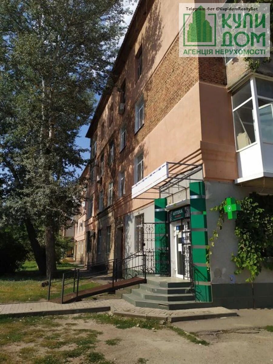 Продаж квартири 3 кімнати, 82 m², 1 пов./4 поверхи. Короленко улица, Кропивницький. 